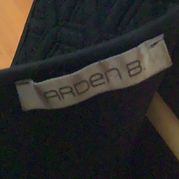 Elegant Black Sleeveless Dress - Picture 5 of 7